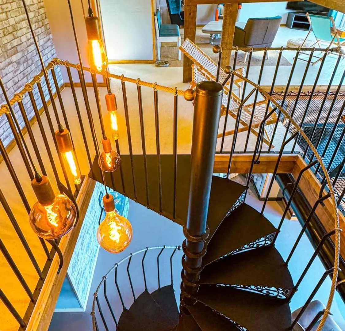 Loft Haut De Gamme Avec Jacuzzi A Trélévern 0*,  Francia